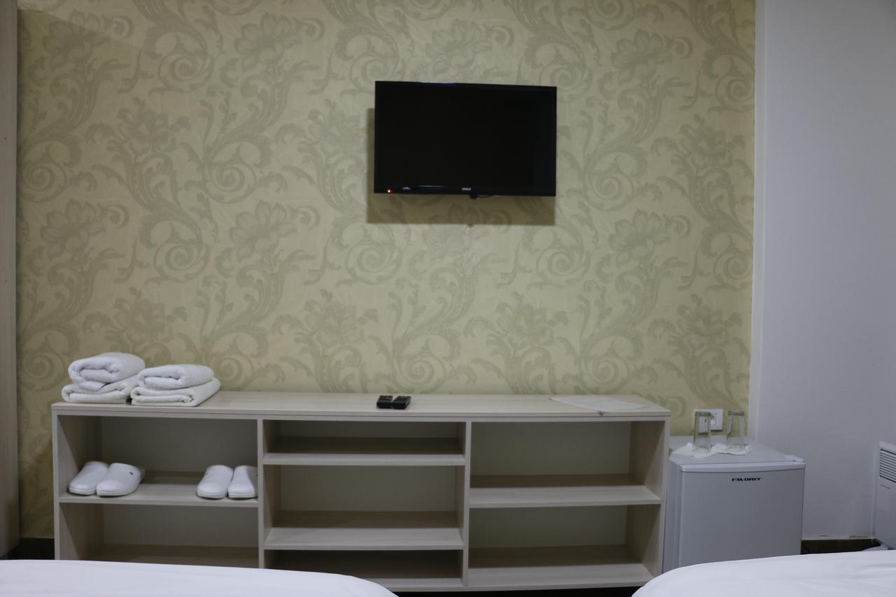Hotel Ultra Star Скопье Экстерьер фото
